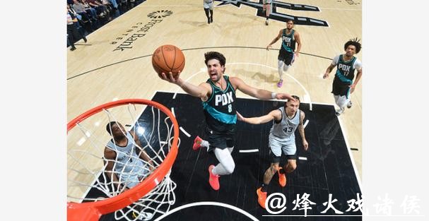 开拓者5分客胜马刺 杨瀚森防守积极 开拓者5分客胜马刺 杨瀚森防守积极