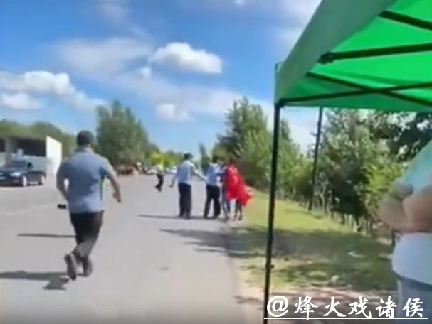 抱娃跑全马?这不是热爱,这是玩孩子的命 抱娃跑全马?这不是热爱,这是玩孩子的命